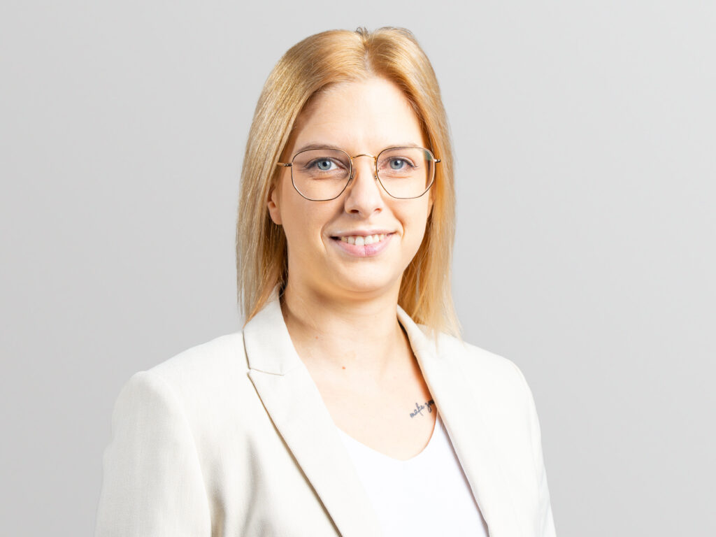  Janine Kägi